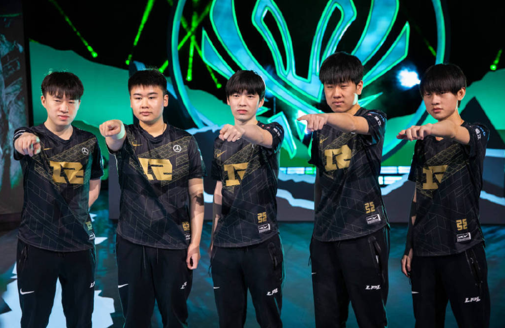 RNG横扫T1,Scout关键团战开团秒人激烈交锋小组赛,锁定晋级资格 RNG横扫T1,Scout关键团战开团秒人激烈交锋小组赛,锁定晋级资格