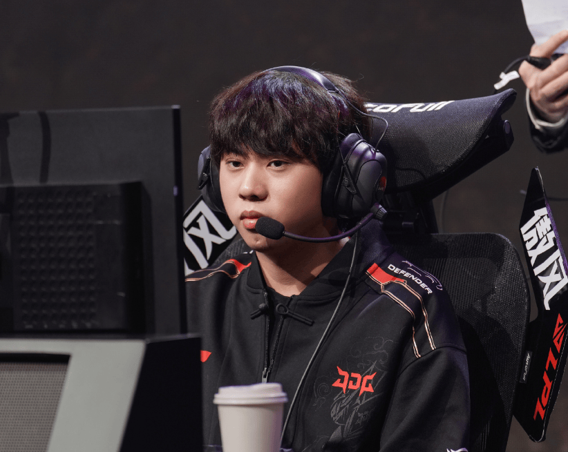 开云体育入口-JDG横扫FLY，Deft线上压制力十足焦点之战小组赛，成为赛场最大亮点的简单介绍