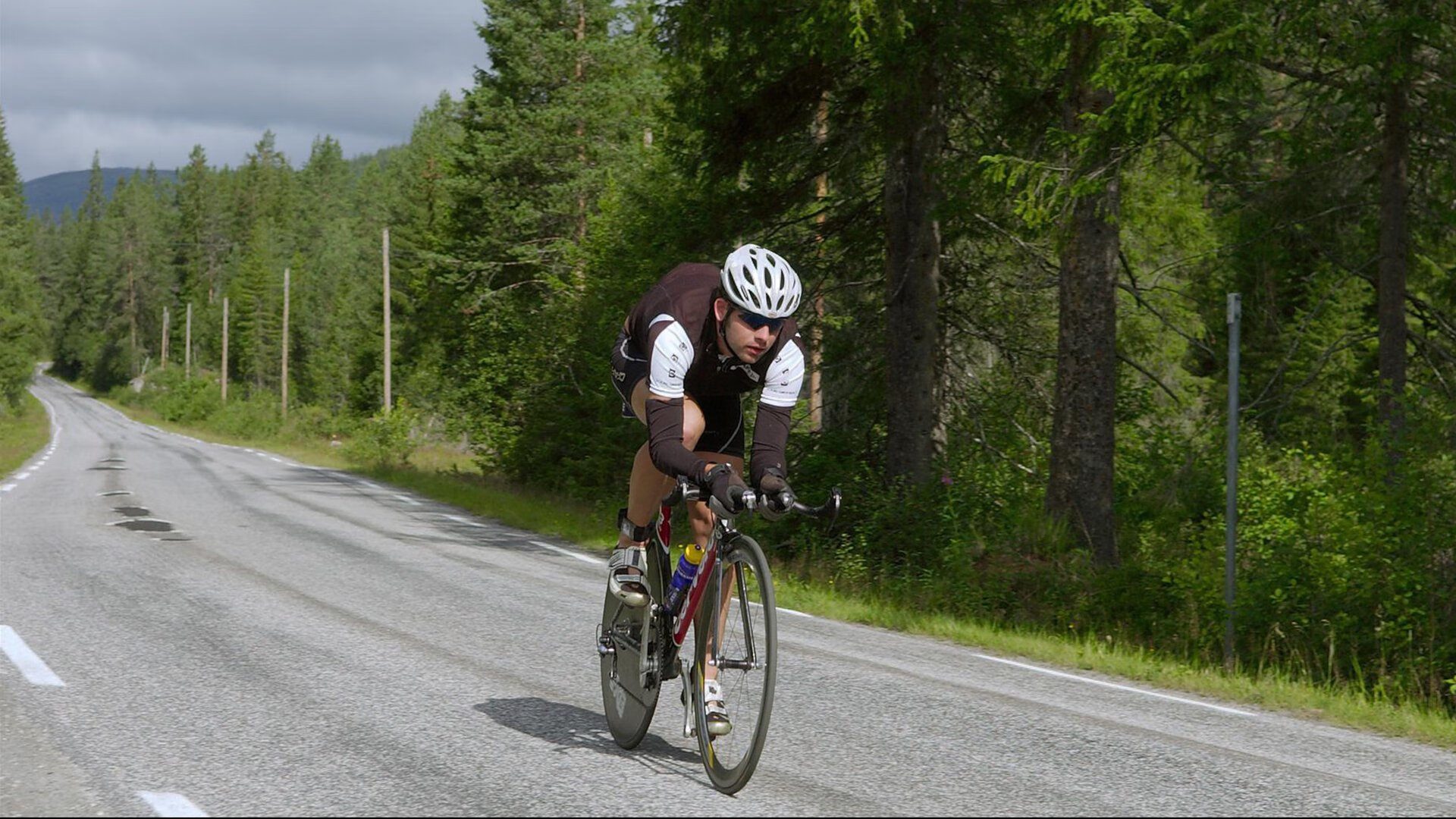 开云平台-造犯规的大师与团队至上的胜利，当恩比德的个人法则遭遇马刺的集体兵法