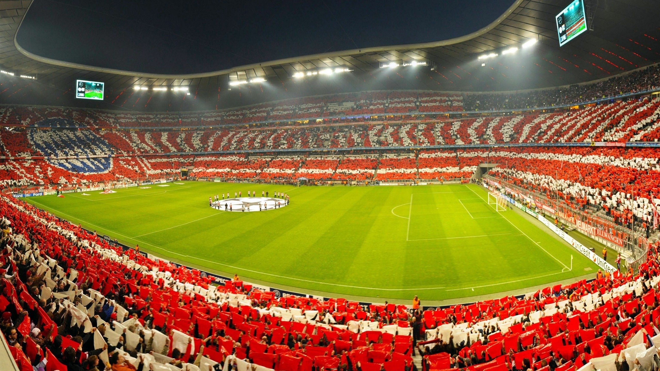 莱万制胜一击！澳大利亚险胜冰岛，球场再现经典瞬间